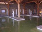 Vnitřní teplý bazén v aqua-wellness centru